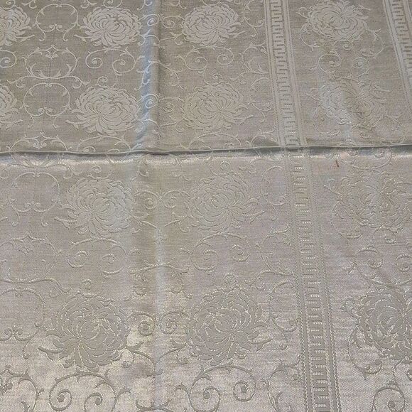 Elegant vintage White damask floral Tablecloth measures by 66" X 55" - Picture 7 of 8